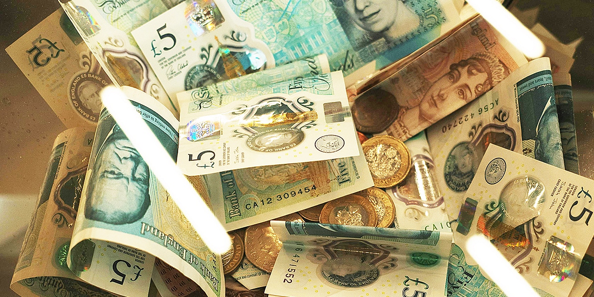 UK consumers turning back to cash